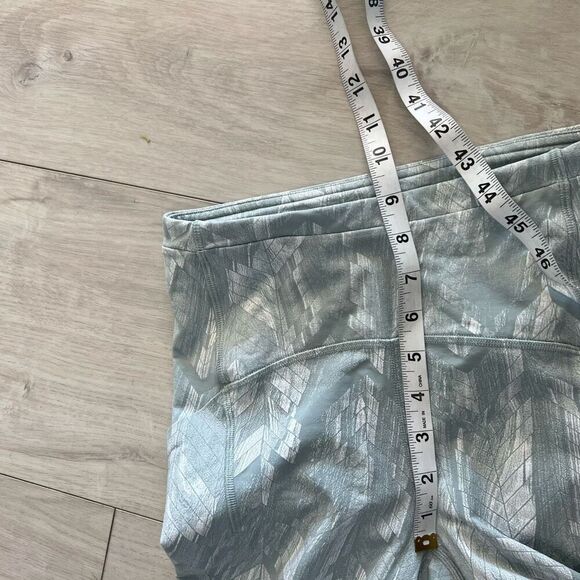 Lululemon women’s leggings crop size 4 - Picture 4 of 9